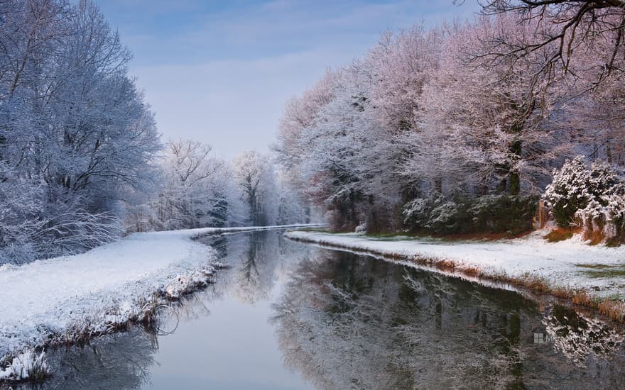 The Berry Canal after a snowfall, Loir-et-Cher, Center